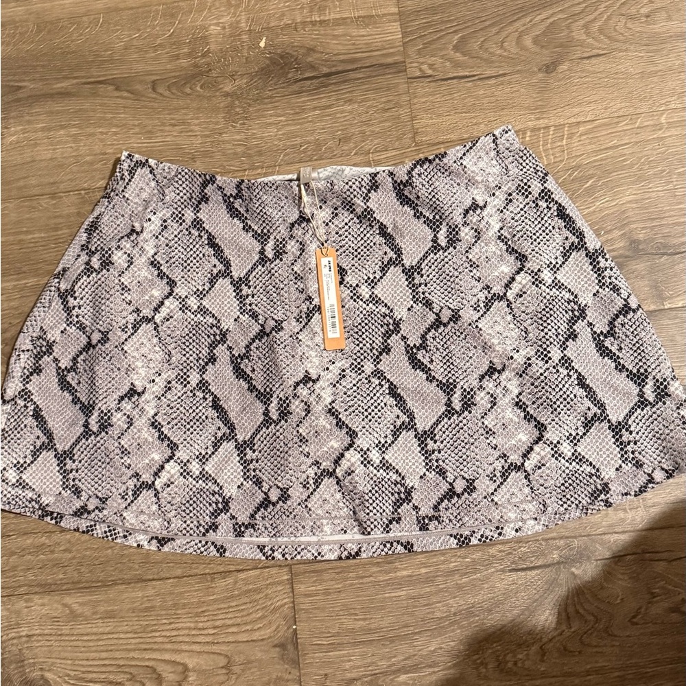 SKIMS Clingmate Snakeskin Skort Chrome Snakeskin Print NWT Size L - Picture 1 of 4